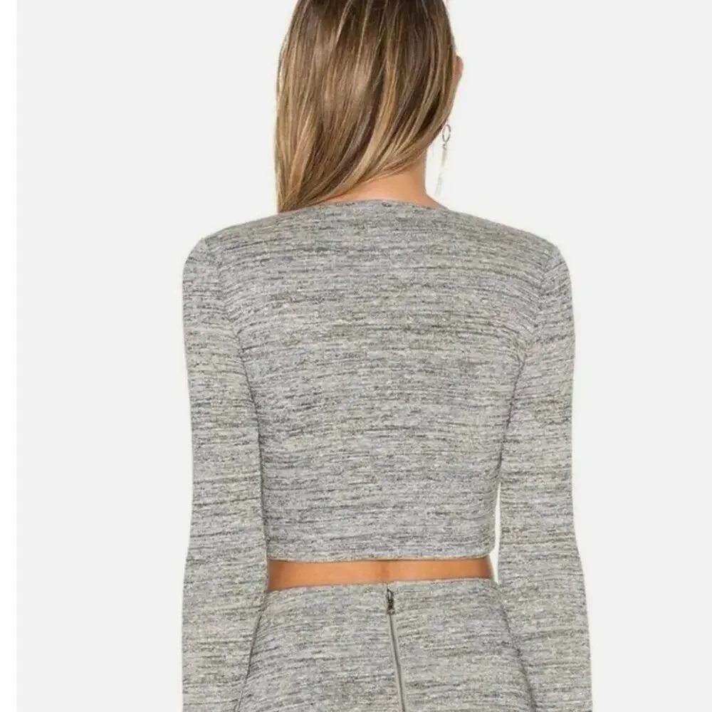 Alice + Olivia Jori Cropped Top Grey Long Sleeve V Neck Heathered Top Size 6